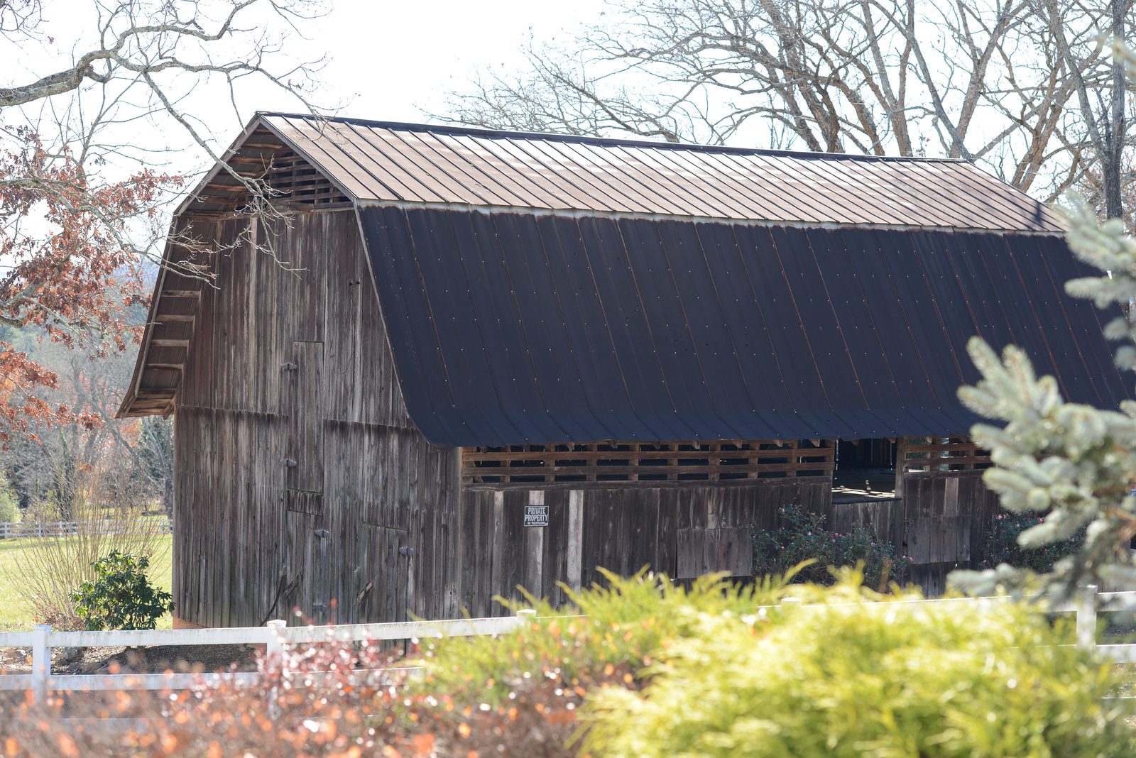 A weathered barn on the Silver Ridge grounds (view 2)